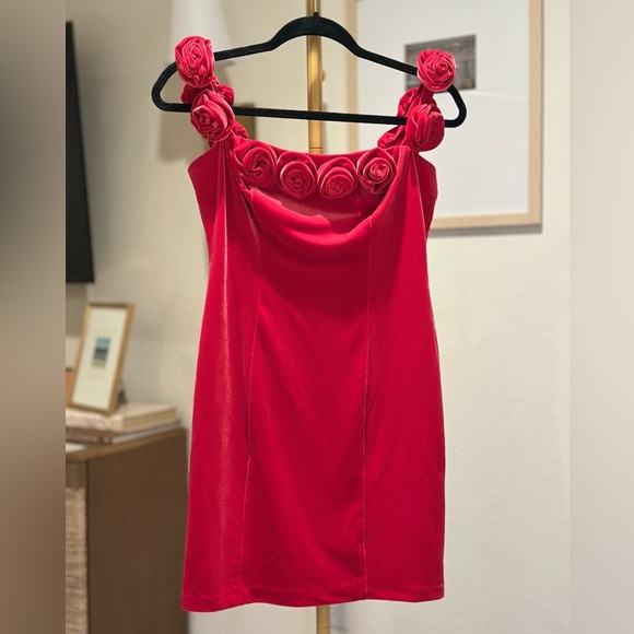 Avec Les Filles Velvet Red Rose Off-Shoulder Mini Dress- Size 8 - Picture 1 of 7